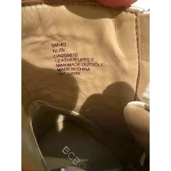 BCBG Generation Nubi White Leather Ankle Booties Size 9, Pre-Owned, Flaws Noted - Picture 5 of 9